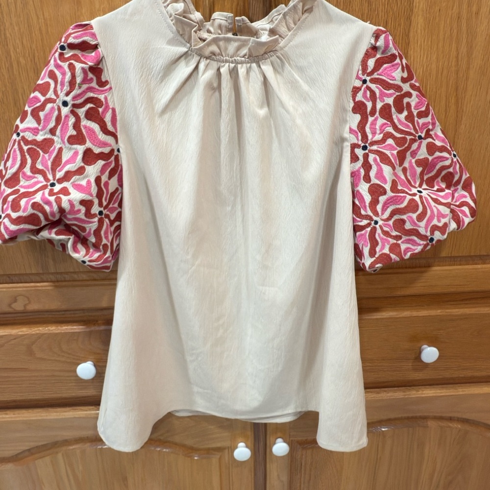 Entro Embroidered Puff‎ Sleeve Top